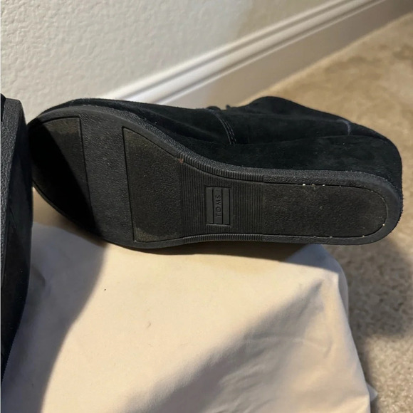 Toms Women's Size 10 W black Suede Covered Wedge Booties - Picture 13 of 14